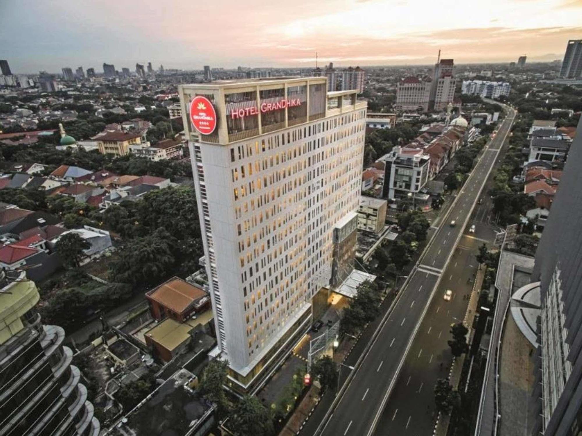 Hotel Grandhika Iskandarsyah Yakarta Exterior foto
